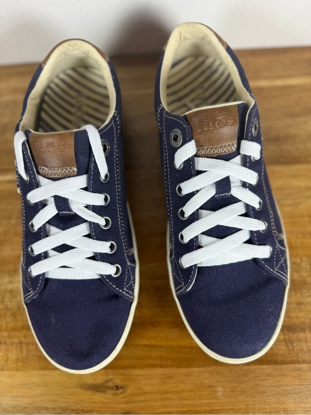 Taos Star Burst Dark Blue Canvas Lace Up Sneakers Size 8